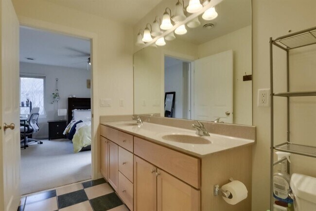 Building Photo - 5303 Brody Dr