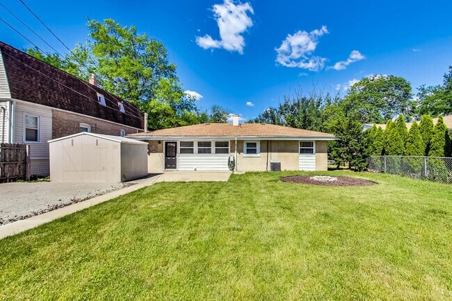 Building Photo - 3631 Kemman Ave