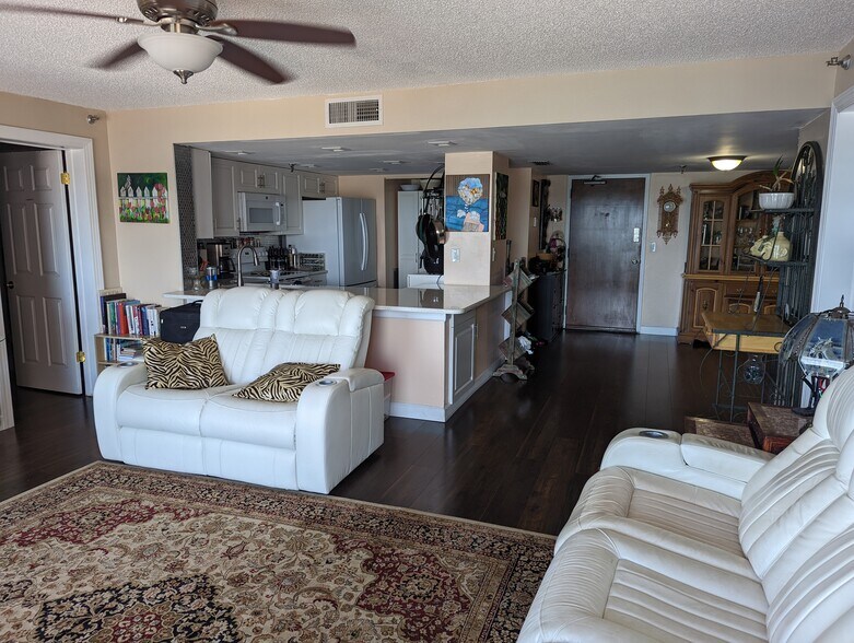 Open Kitchen - 7432 Sunshine Skyway Ln S