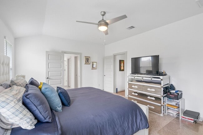 Building Photo - 29403 Ella Larchmont Ct