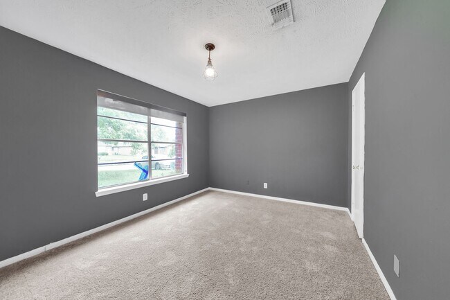 Building Photo - Beautiful 3 bed 2 bath in Sterling Green!