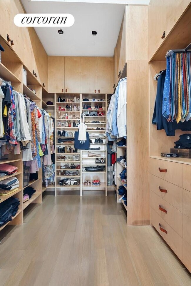 Building Photo - 164 Diamond St