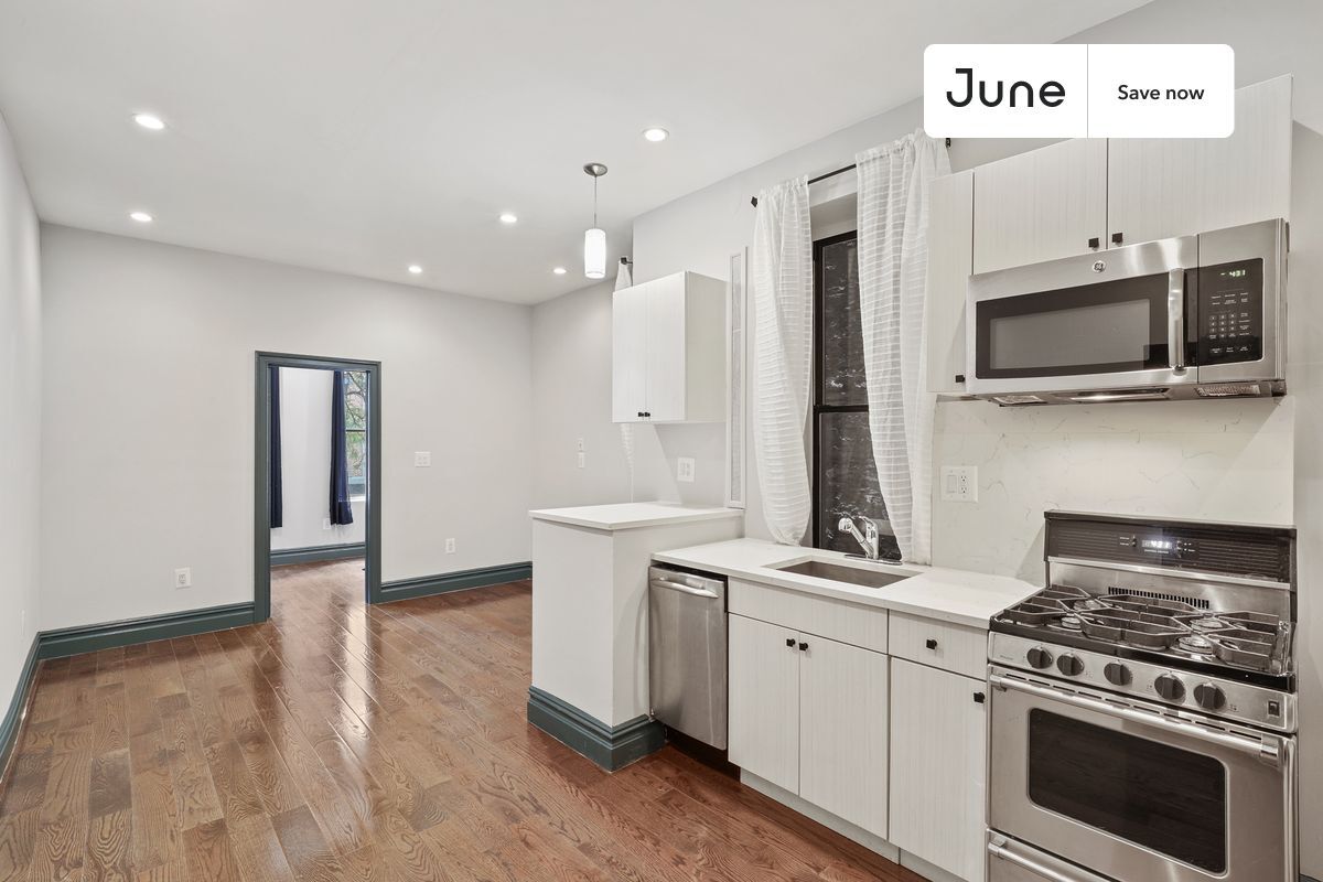 Building Photo - 826 9th Ave