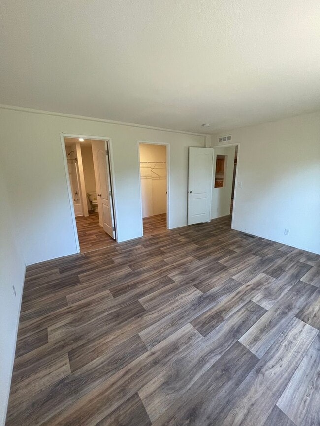 Building Photo - Home with a View! *MOVE IN SPECIAL*
