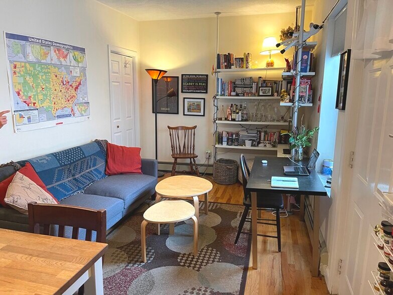 Primary Photo - 122 Berkshire St