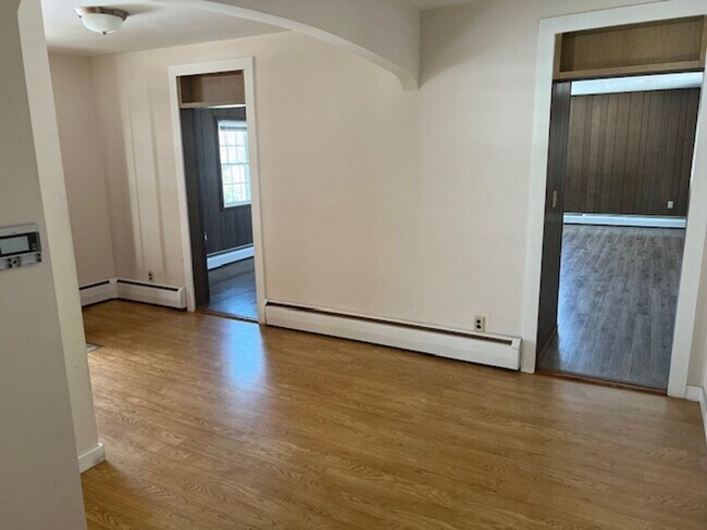 Building Photo - $1,600 Farmhouse Palmyra 4 bedroom 1.5 bath