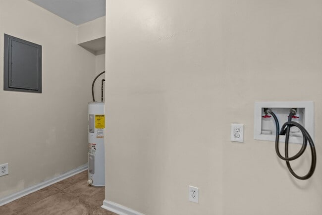 Building Photo - For Rent in Beautiful Chesapeake!