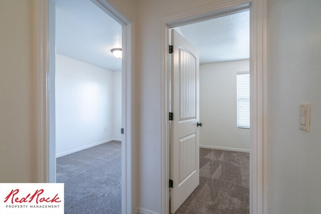 Building Photo - 2075 S Sir Monte Dr