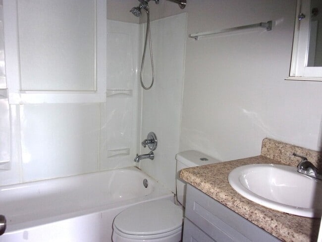 Building Photo - 2 Bedroom 1 Bath Home Minutes from Uptown Charlotte