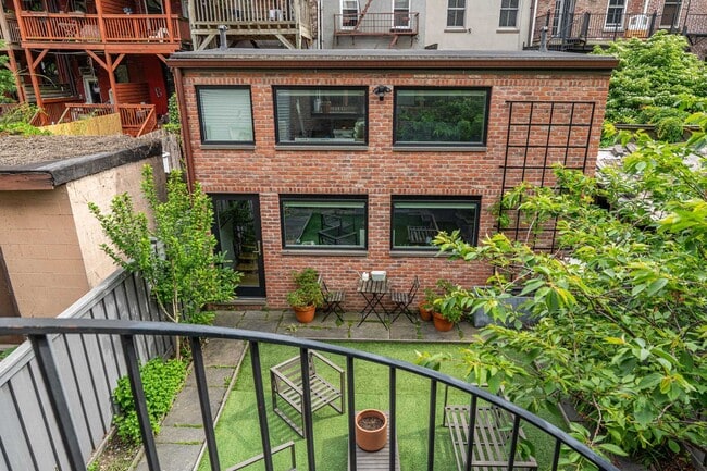 Building Photo - 139 Grand St