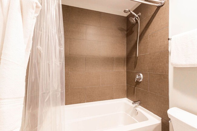 Building Photo - Furnished Downtown 2 BD in Short North! Sa...