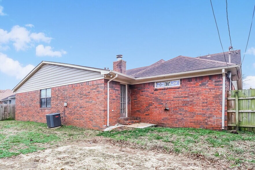 Building Photo - 6610 Shaker Ln