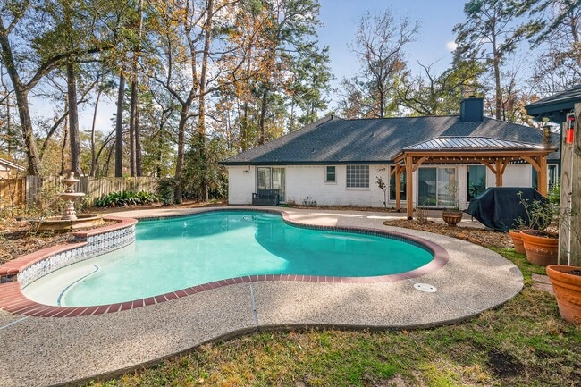 Building Photo - 127 Sagewood Dr