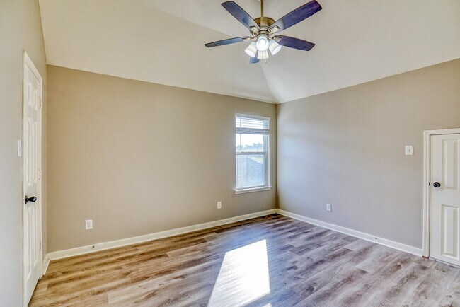 Building Photo - 17427 Stamford Oaks Dr