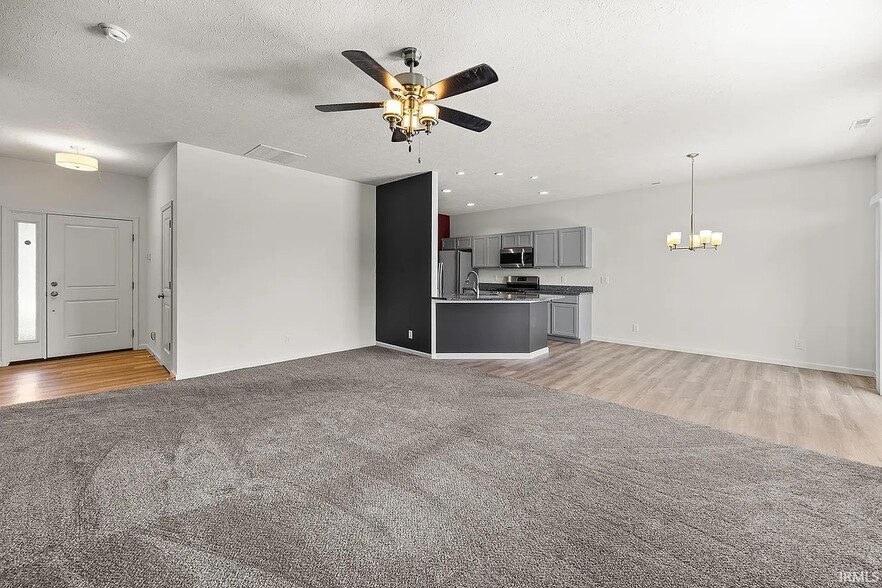 Building Photo - 2911 Poinciana Dr