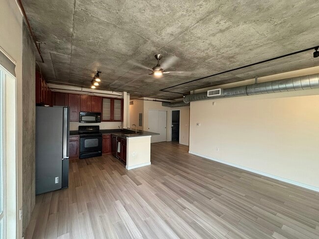 Building Photo - 1475 Delgany St