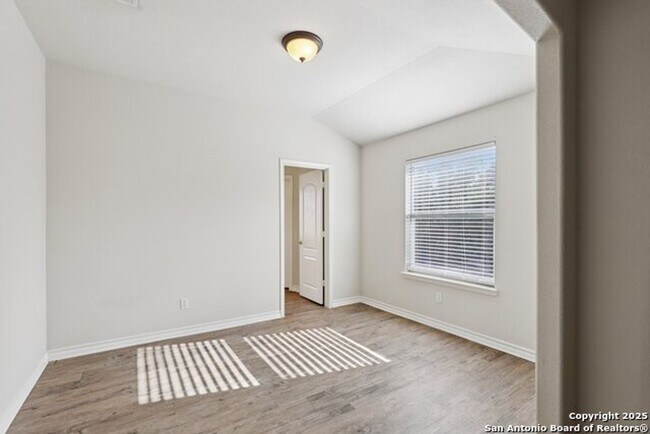 Building Photo - Welcome to your dream home-a stunning 4-be...