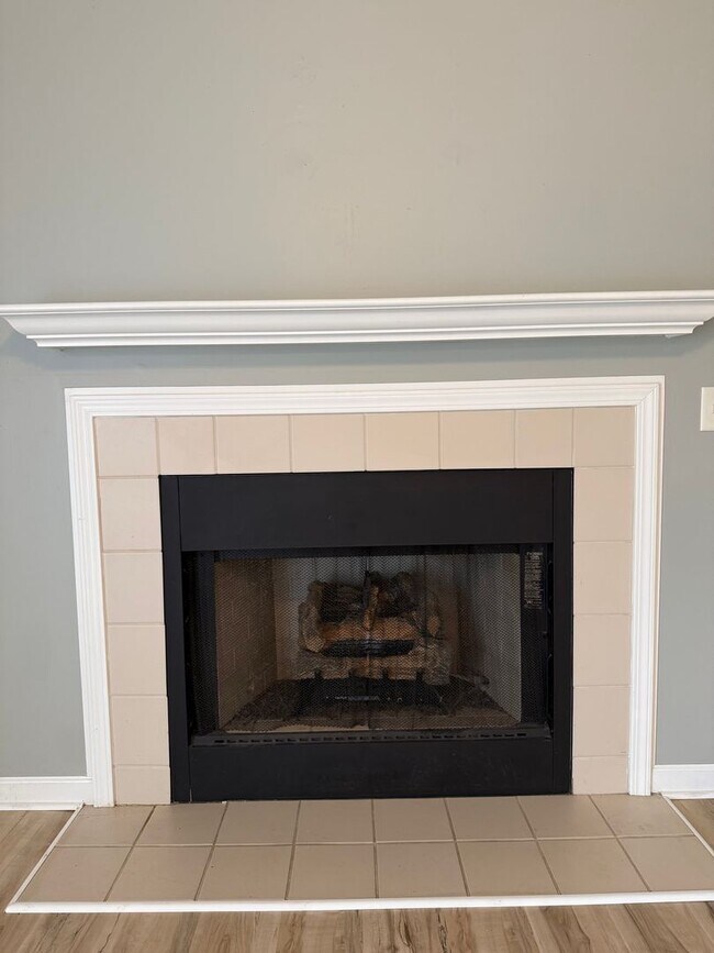 Building Photo - Spacious 4 Bed, 2.5 Bath Home in Woodgate