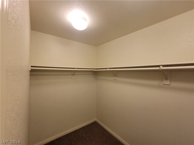 Building Photo - 2409 W Gilmore Ave