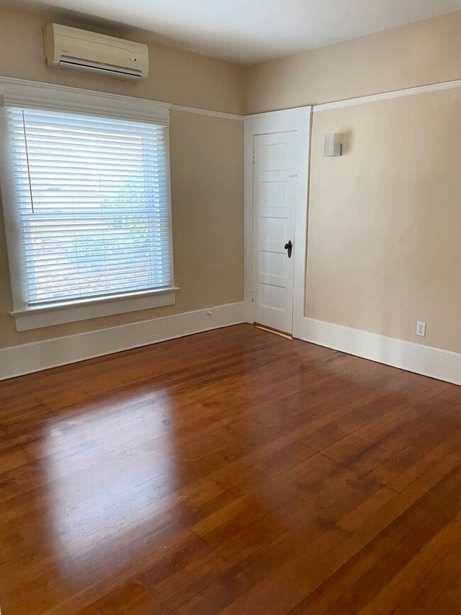 Building Photo - 3RD AVE.