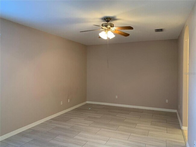 Building Photo - 10724 Banfield Dr