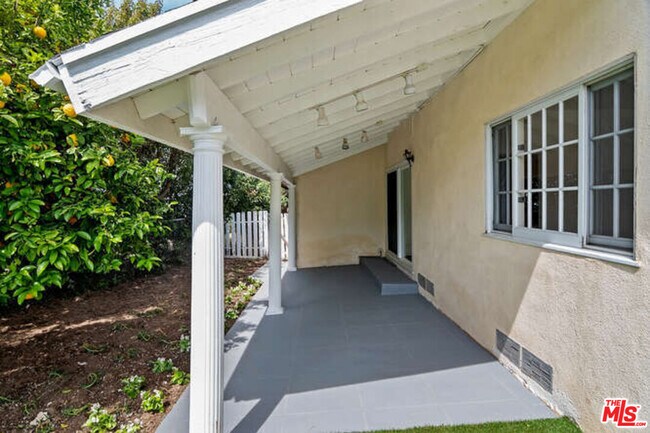 Building Photo - 3401 Alginet Dr