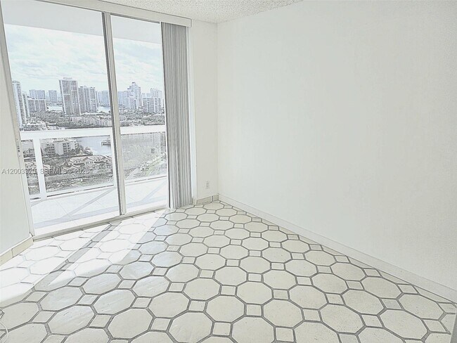 Building Photo - 20185 E Country Club Dr
