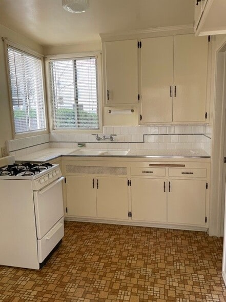Kitchen - 309 Birmingham Rd