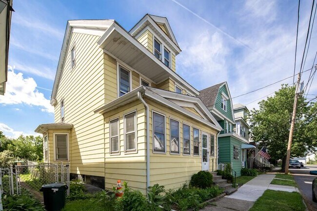 Building Photo - 207 7th Ave
