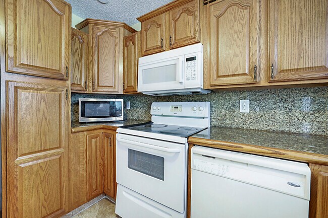 Building Photo - 2346 Caroma Ln