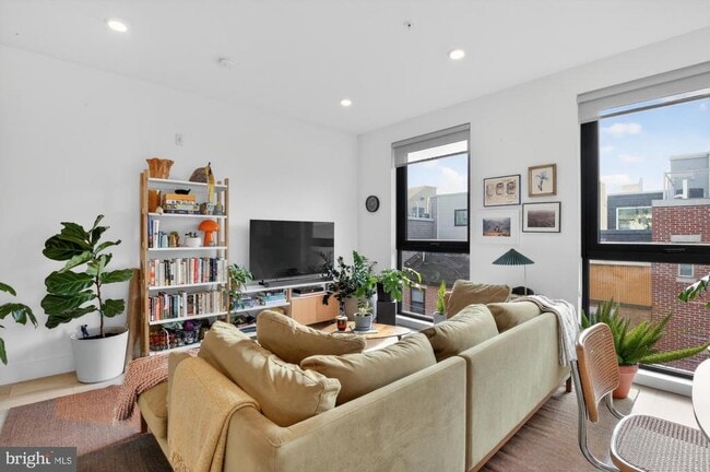 Building Photo - 2007 Cambridge St