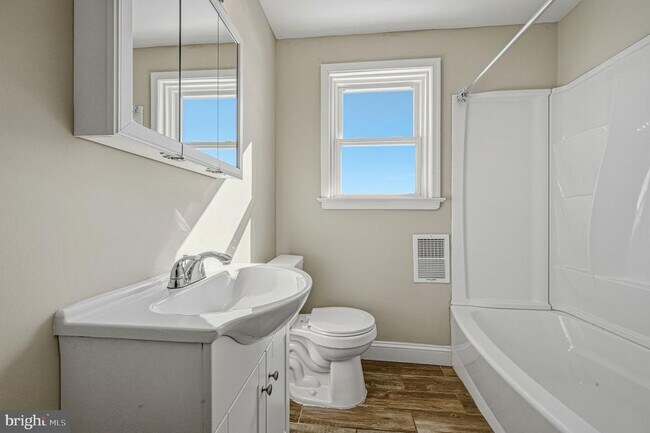 Building Photo - 816 Washington St