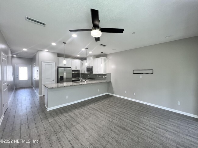 Building Photo - 46 Pindo Palm Dr