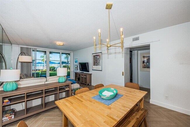 Building Photo - 5901 Bahia Del Mar Cir N