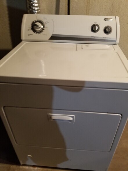 Building Photo - 4030 W 13 Mile Rd