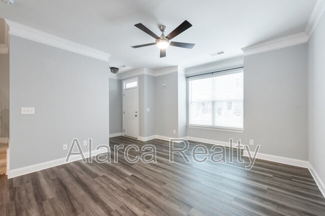 Building Photo - 113 Synandra Dr