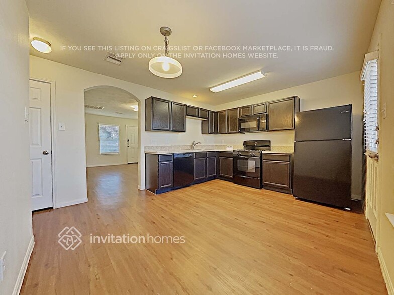 Building Photo - 15734 Regal Trace Ln