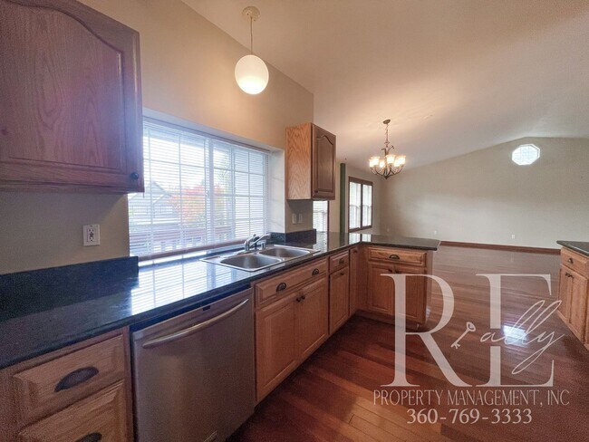 Building Photo - Stunning Rambler