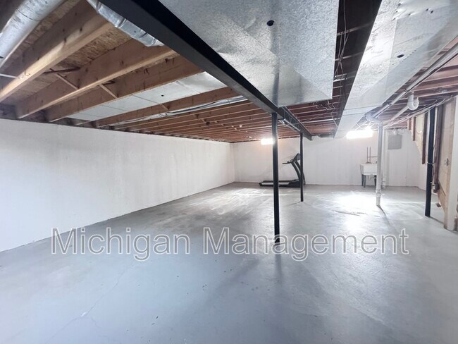 Building Photo - 173 Algansee Dr