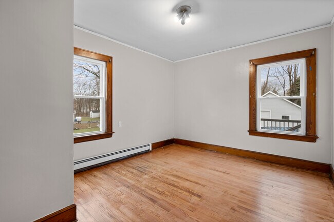 Building Photo - 33 Clinton St