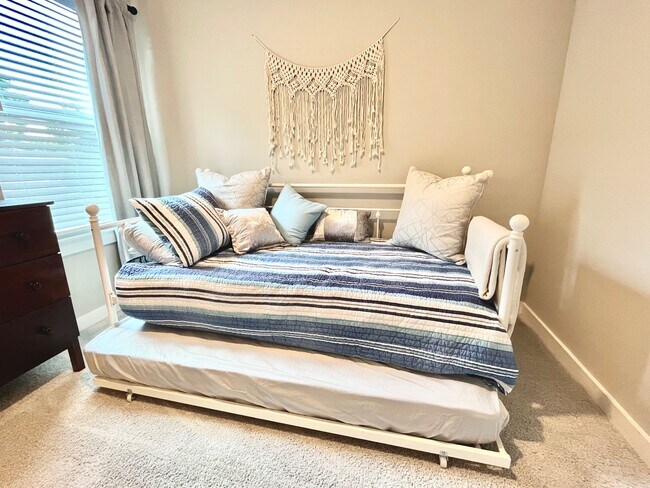 Building Photo - 6307 S Roberts Ave