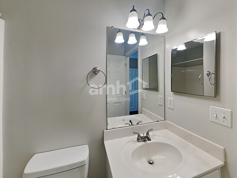 Building Photo - 8836 Laurel Run Dr