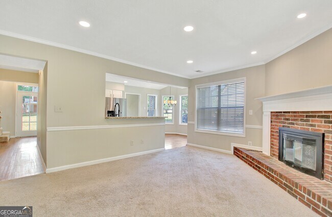 Building Photo - 303 Calgary Dr