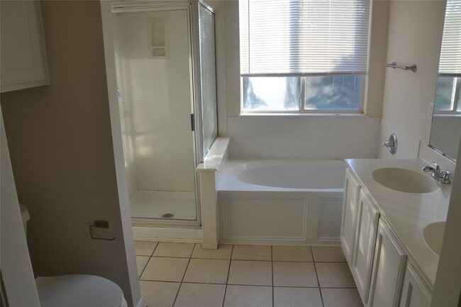 Building Photo - 1717 Jerusalem Dr