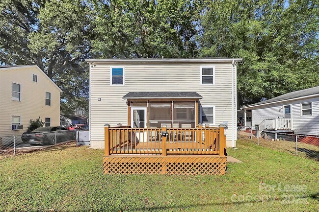 Building Photo - 2016 Brewton Dr