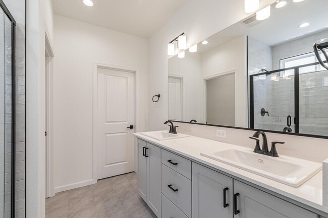 Building Photo - New Tesoro Viejo home with 3 bedrooms, 3 b...