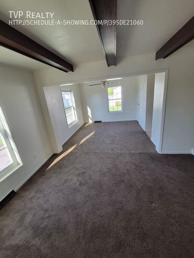 Building Photo - 2bdr Townhouse Central Air