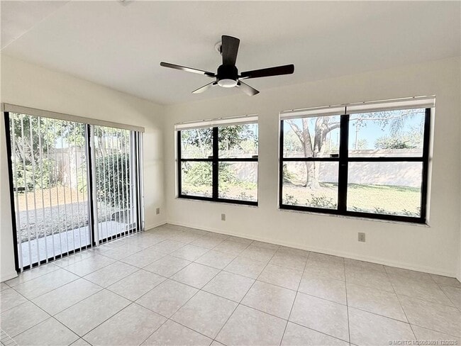 Building Photo - 3012 SW Mariposa Cir