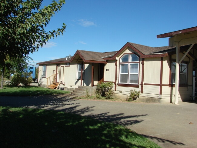 Building Photo - 4 Bedroom in Arboga! Coming Soon!