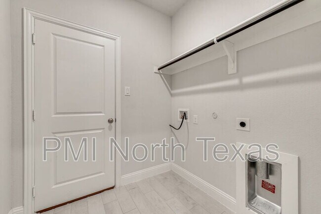 Building Photo - 512 Tartane Dr